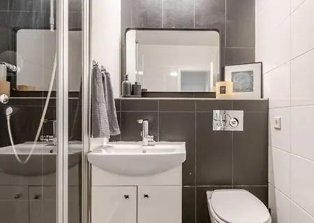 Schoenes Apartment Mit Parkplatz & 24H Checkin Colonia Esterno foto